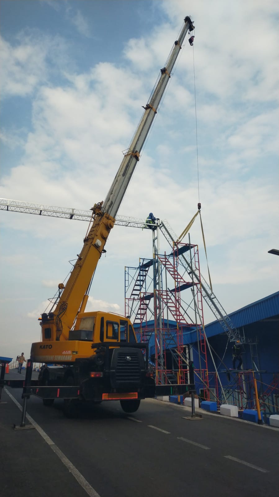 Roughter Crane 10 Ton setting peralatan - CV. Sakti Trans Nusantara